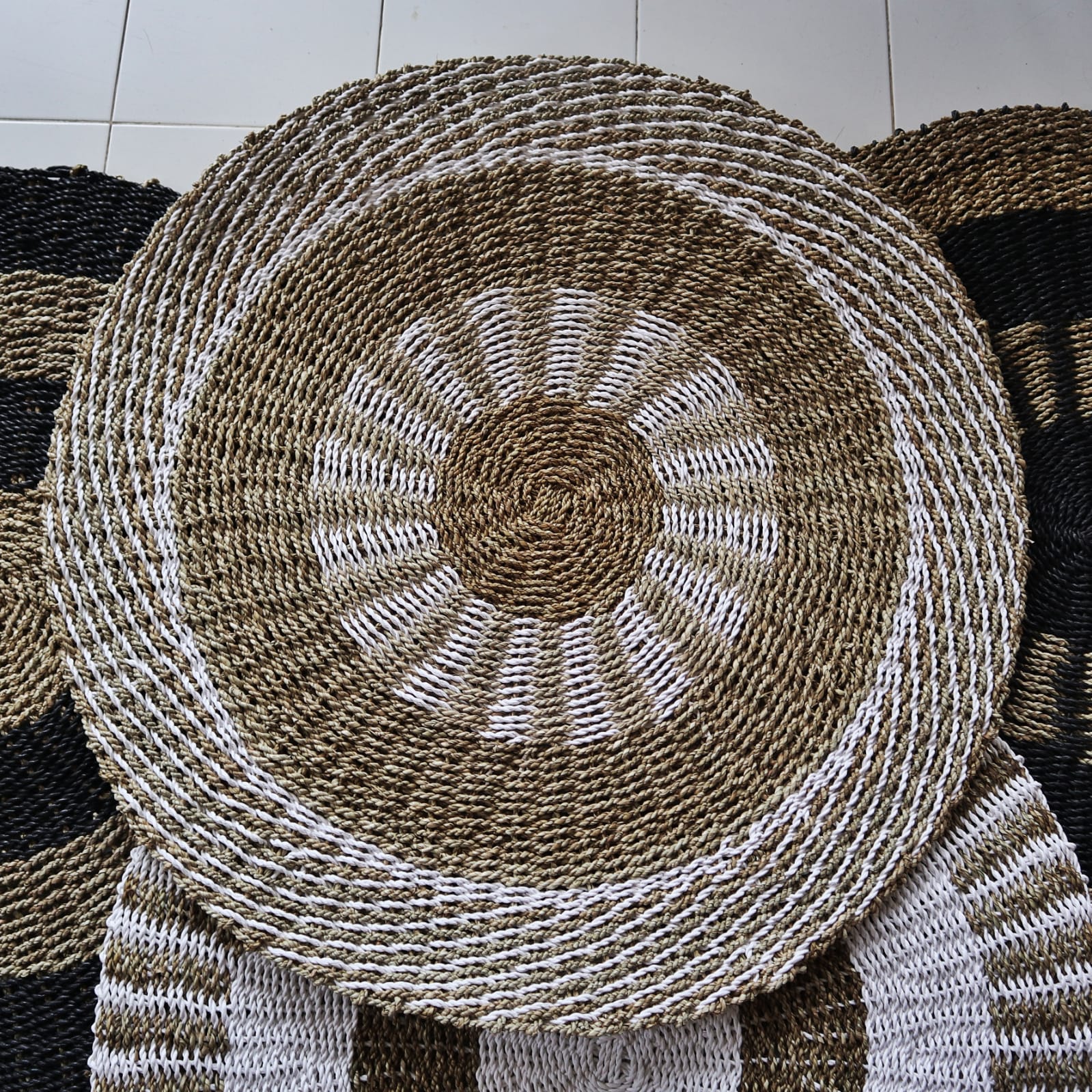 Handwoven White & Tan Seagrass Rug - 100cm