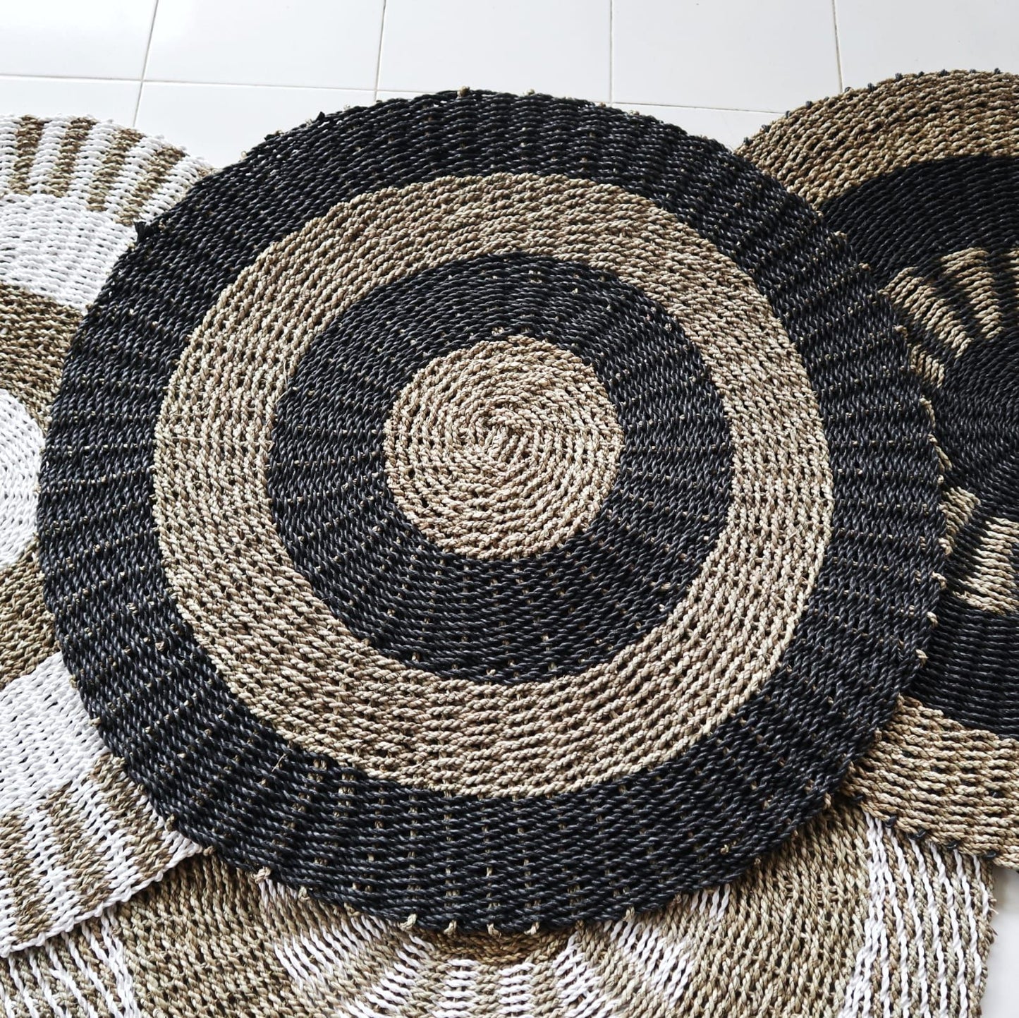 Handwoven Black & Tan Seagrass Rug - 100cm