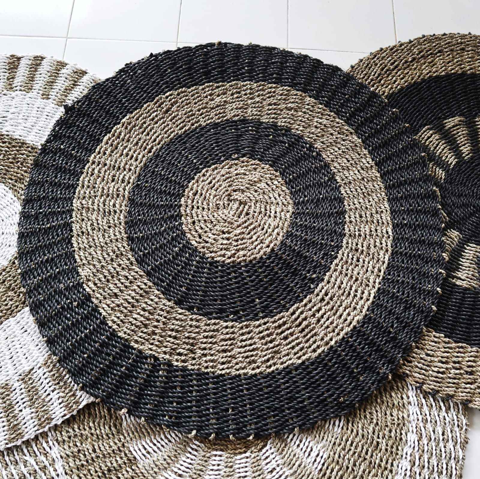 Handwoven Black & Tan Seagrass Rug - 100cm
