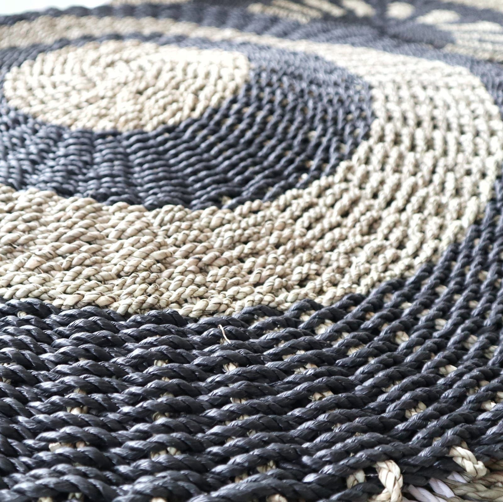 Handwoven Black & Tan Seagrass Rug - 100cm