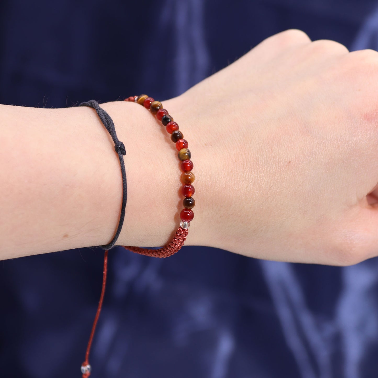 Leo Zodiac Crystal Candle With Tiger's Eye & Carnelian Gemstone Bracelet - Bath & Soak