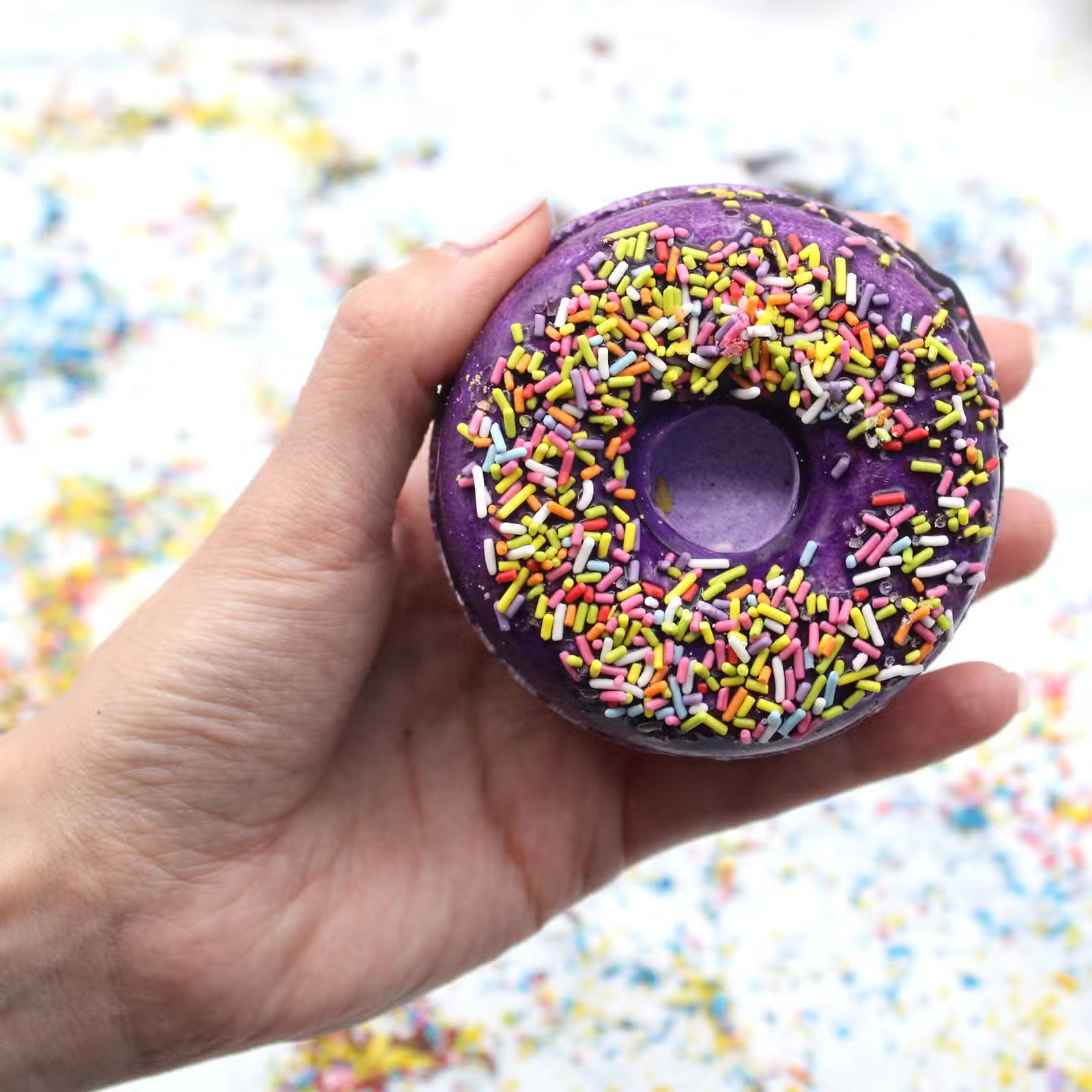 Blackberry & Almond Doughnut Bath Bomb - 180g