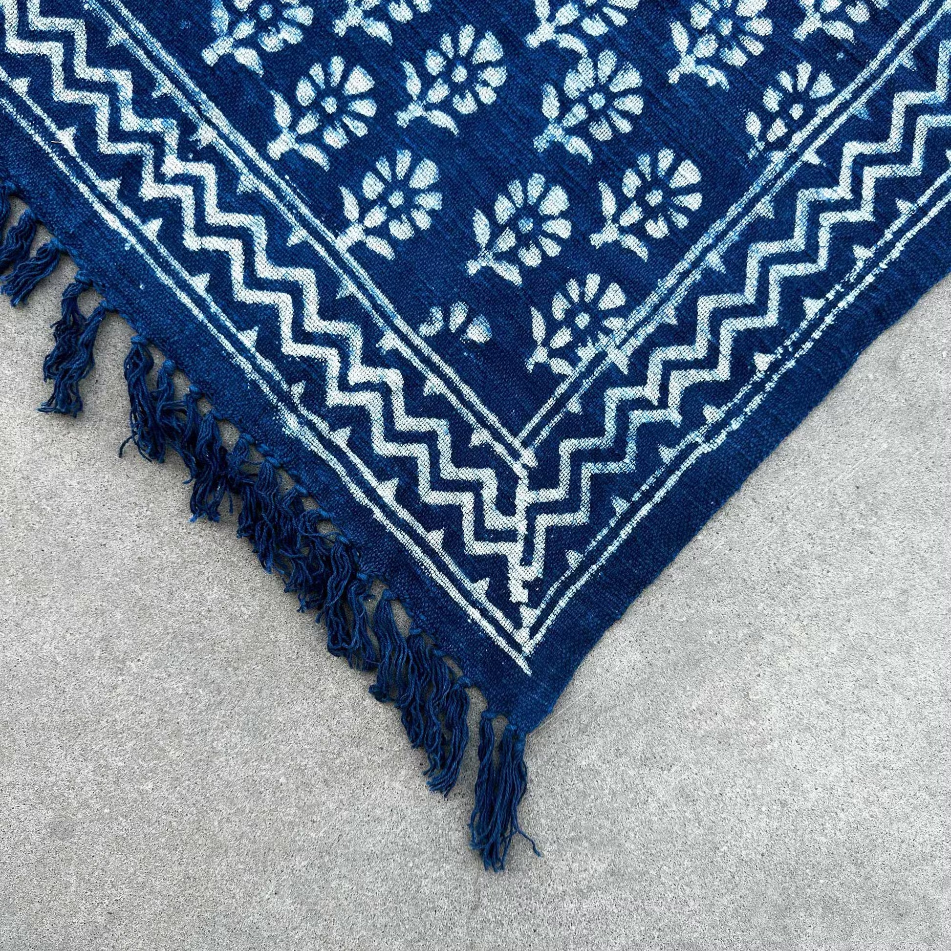 Handmade Indigo Throw: Chhota Flower Design - 170x120cm