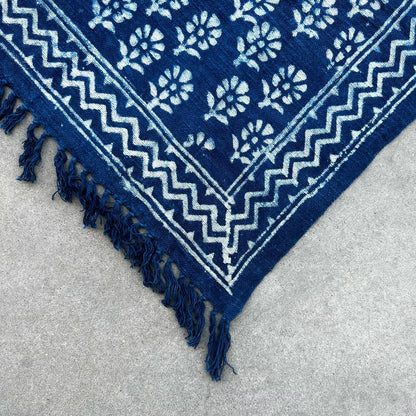 Handmade Indigo Throw: Chhota Flower Design - 170x120cm