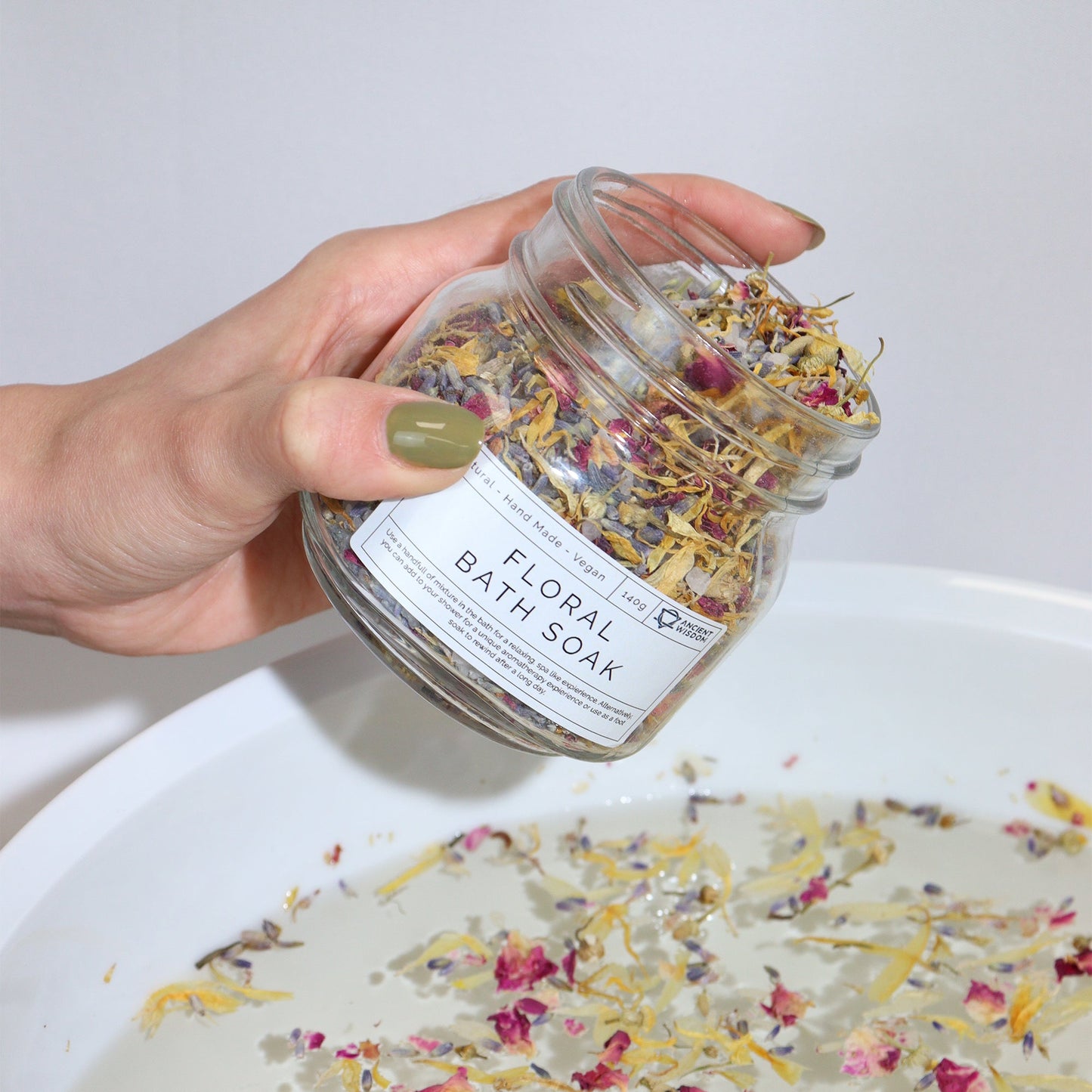 Floral Bath Soak With Bath Salts - 140g